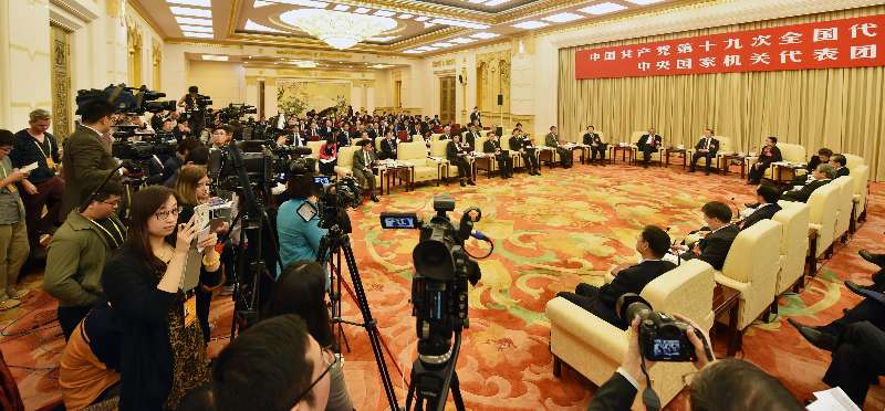 10月19日，中國共產黨第十九次全國代表大會部分代表團討論向中外記者開放。（人民網記者 雷聲 攝）