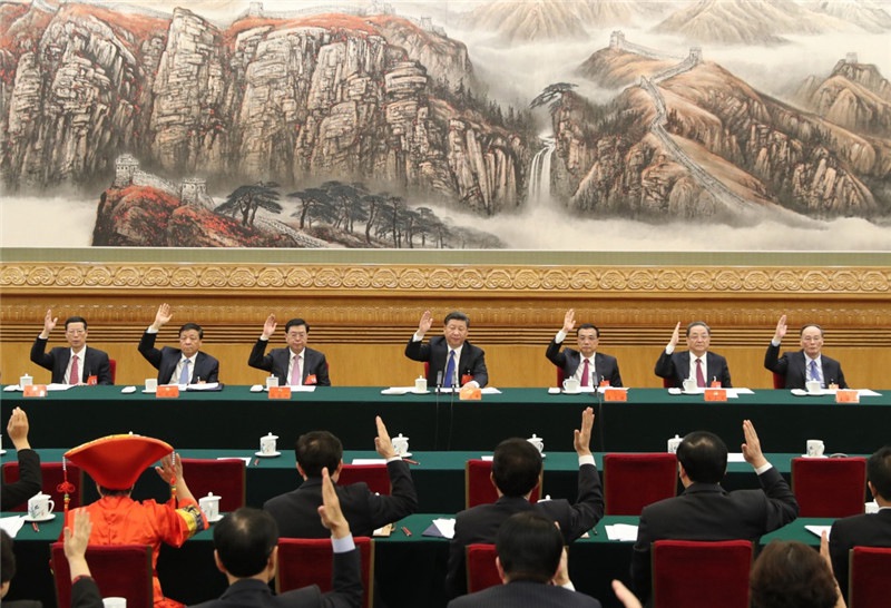10月17日，中國共產黨第十九次全國代表大會主席團在北京人民大會堂舉行第一次會議。習近平同志出席會議並作重要講話。新華社記者 鞠鵬 攝
