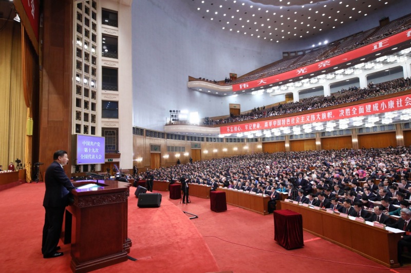 10月18日，中國共產黨第十九次全國代表大會在北京人民大會堂開幕。習近平代表第十八屆中央委員會向大會作報告。新華社記者 蘭紅光 攝