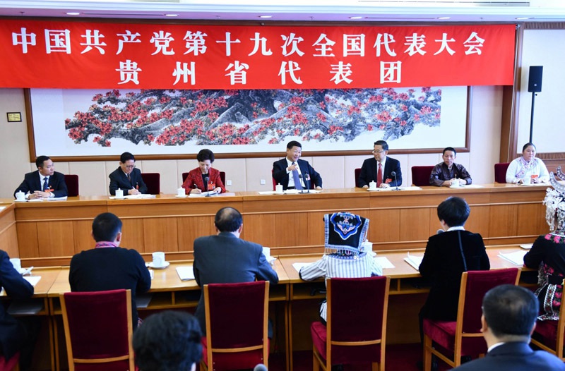 10月19日，習近平同志參加黨的十九大貴州省代表團討論。新華社記者 李濤 攝