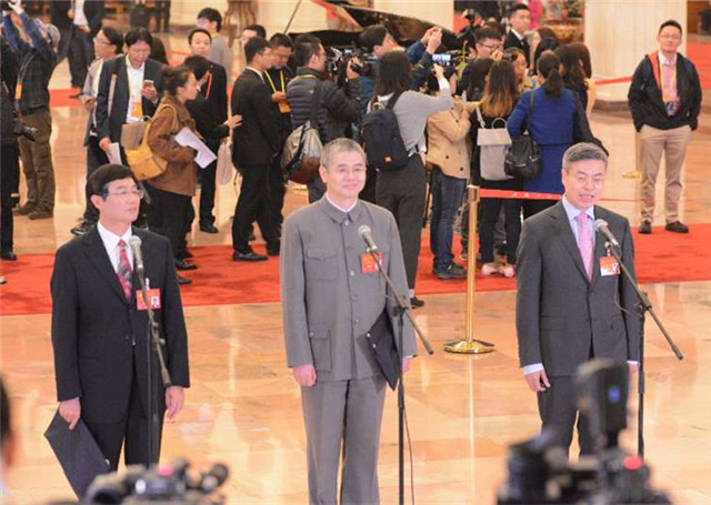 十九大代表吴晓光、胡伟武、金东寒回答记者提问