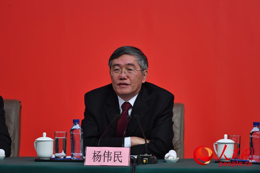 中央財經領導小組辦公室副主任楊偉民介紹情況。（人民網記者 於凱攝）