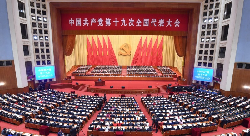 10月18日，中國共產黨第十九次全國代表大會在北京人民大會堂開幕。習近平代表第十八屆中央委員會向大會作報告。新華社記者 李濤 攝