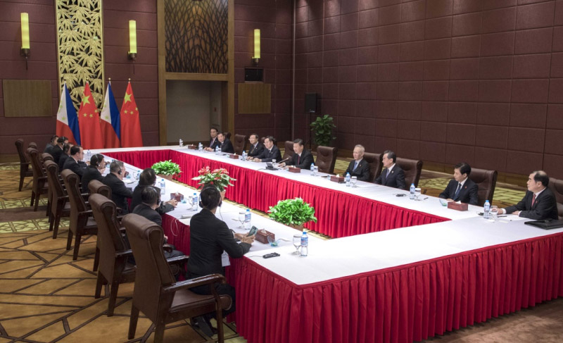 11月11日，國家主席習近平在越南峴港會見菲律賓總統杜特爾特。新華社記者 李濤 攝