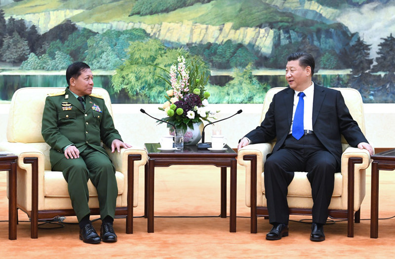 11月24日，中共中央總書記、國家主席、中央軍委主席習近平在北京人民大會堂會見來華訪問的緬甸國防軍總司令敏昂萊。新華社記者饒愛民 攝
