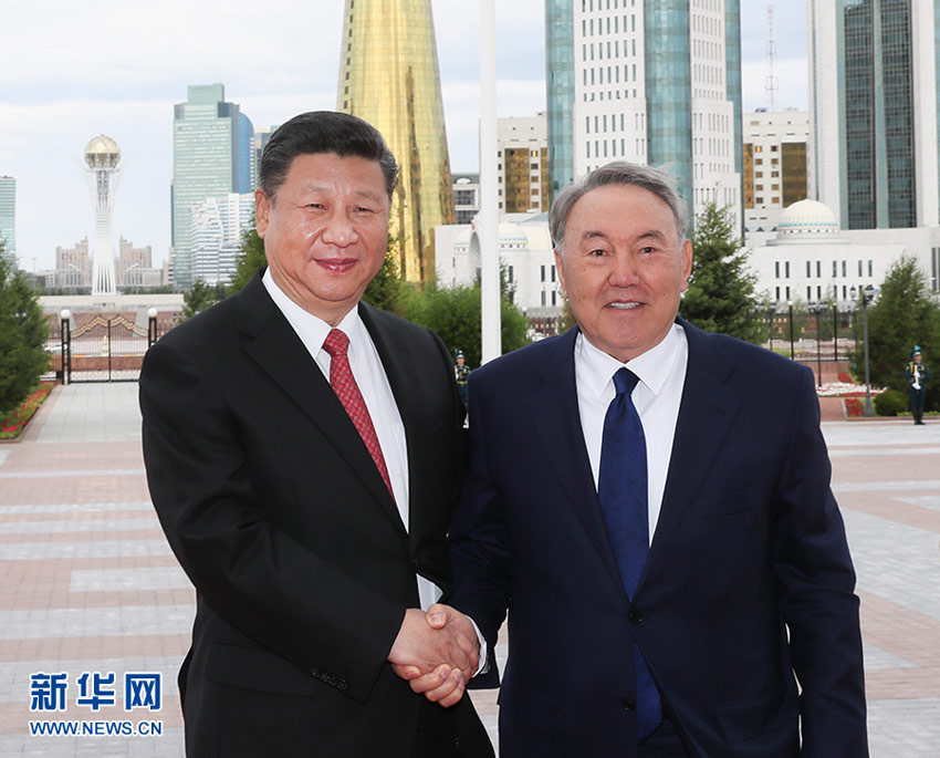 6月8日，國家主席習近平在阿斯塔納同哈薩克斯坦總統納扎爾巴耶夫舉行會談。會談前，習近平出席納扎爾巴耶夫在總統府舉行的隆重歡迎儀式。新華社記者 蘭紅光 攝