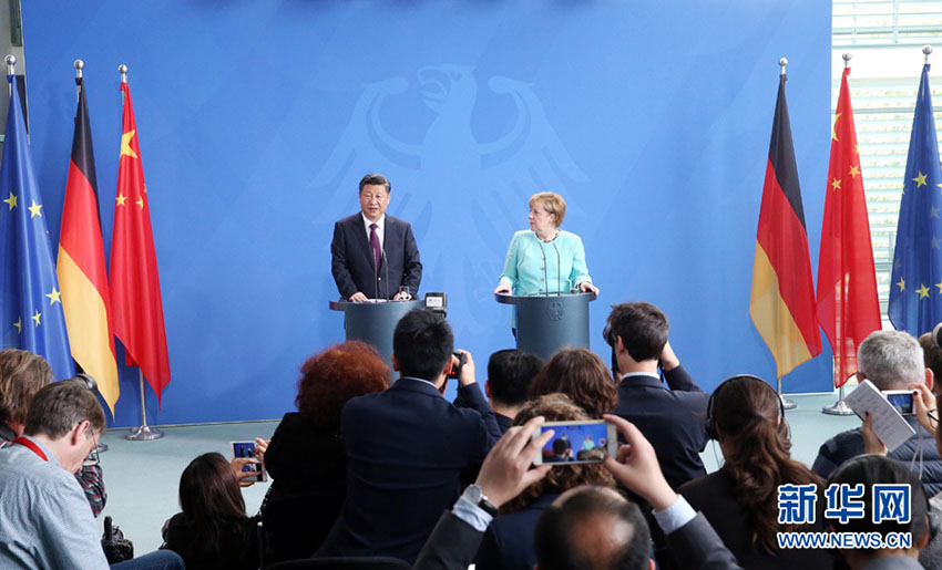 7月5日，國家主席習近平在柏林同德國總理默克爾舉行會談。這是會談后，兩國領導人共同會見記者。 新華社記者姚大偉攝