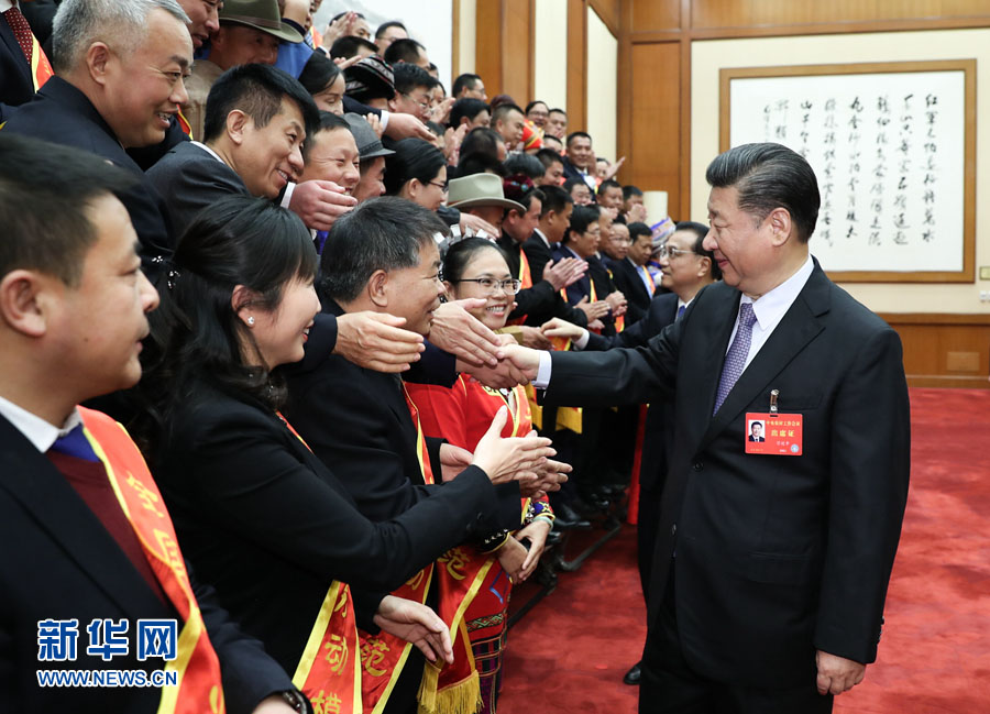 12月28日至29日，中央農村工作會議在北京舉行。會前，習近平等親切會見受邀列席全國農業工作會議的全國農業勞動模范和先進工作者代表。新華社記者 謝環馳 攝