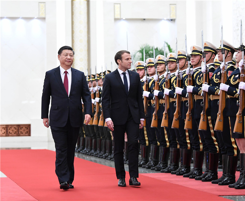 1月9日，國家主席習近平在北京人民大會堂同法國總統馬克龍舉行會談。這是會談前，習近平在人民大會堂北大廳為馬克龍舉行歡迎儀式。新華社記者 張鐸 攝