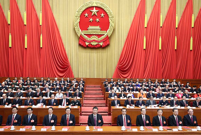 3月20日，第十三屆全國人民代表大會第一次會議在北京人民大會堂閉幕。習近平等黨和國家領導人在主席台就座。 新華社記者 鞠鵬 攝