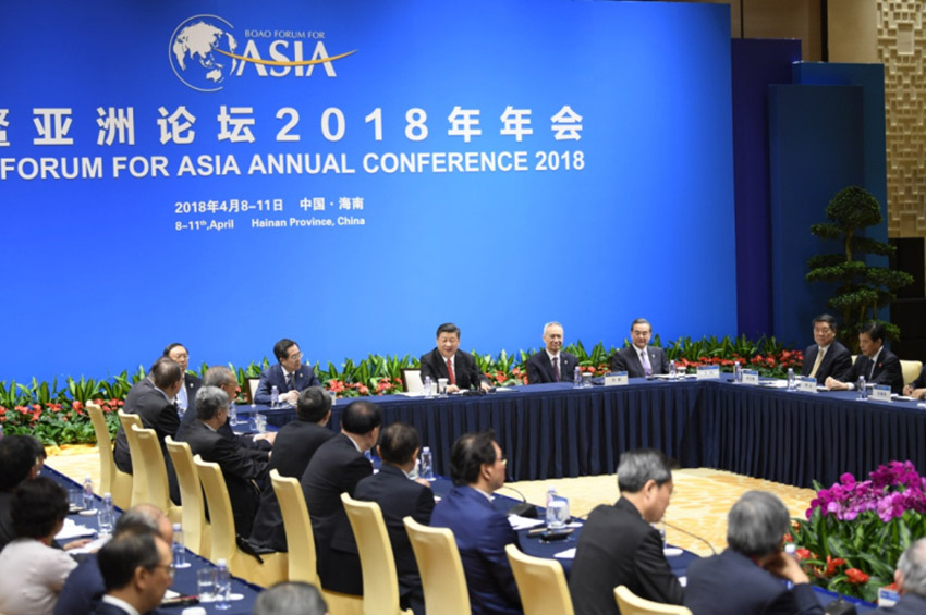 4月11日，國家主席習近平在海南省博鰲同出席博鰲亞洲論壇2018年年會的中外企業家代表座談。新華社記者 李學仁攝