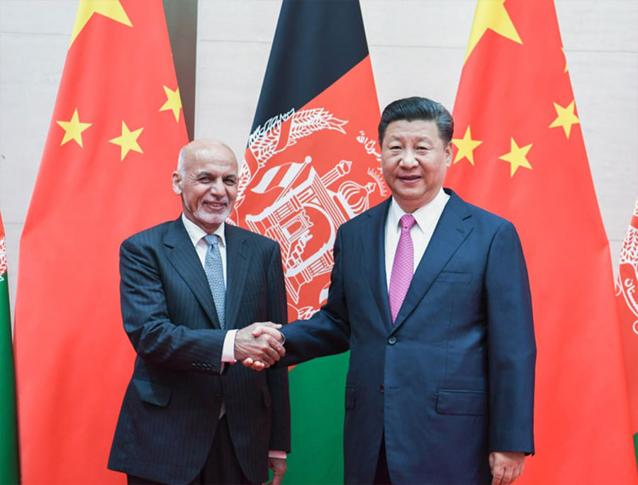 6月10日，國家主席習近平在青島會見阿富汗總統加尼。新華社記者 高潔 攝