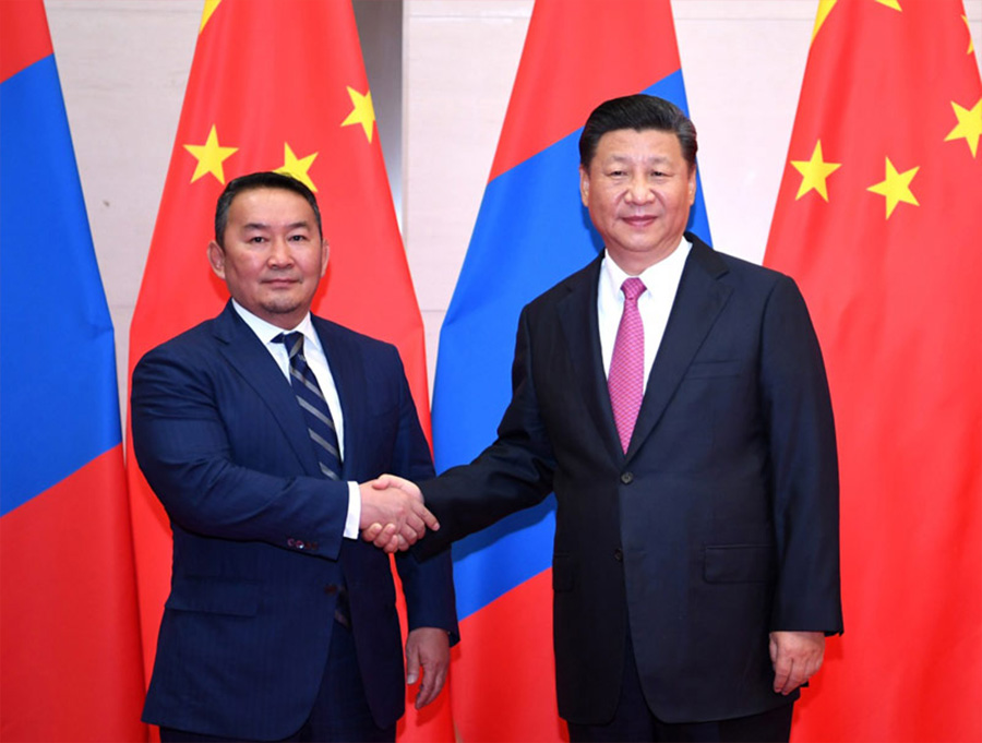 6月10日，國家主席習近平在青島會見蒙古國總統巴特圖勒嘎。新華社記者 燕雁 攝