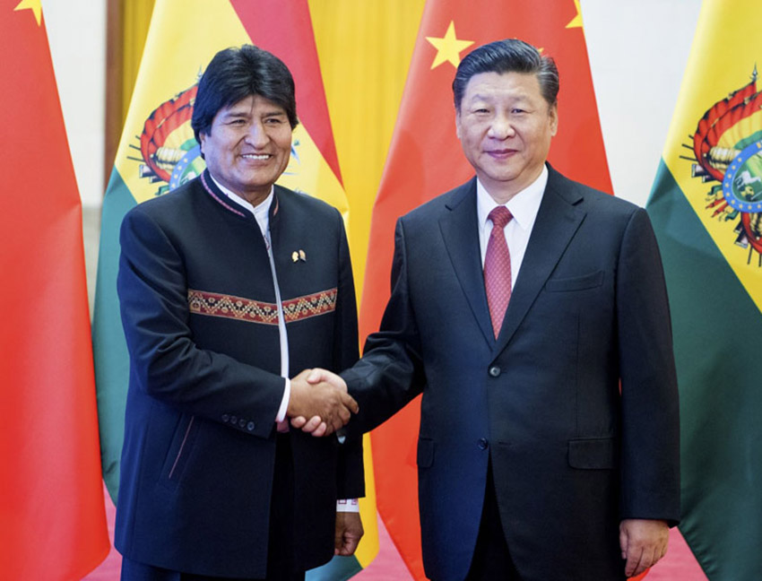 6月19日，國家主席習近平在北京人民大會堂同玻利維亞總統莫拉萊斯舉行會談。這是會談前，習近平在人民大會堂北大廳為莫拉萊斯舉行歡迎儀式。新華社記者李學仁攝