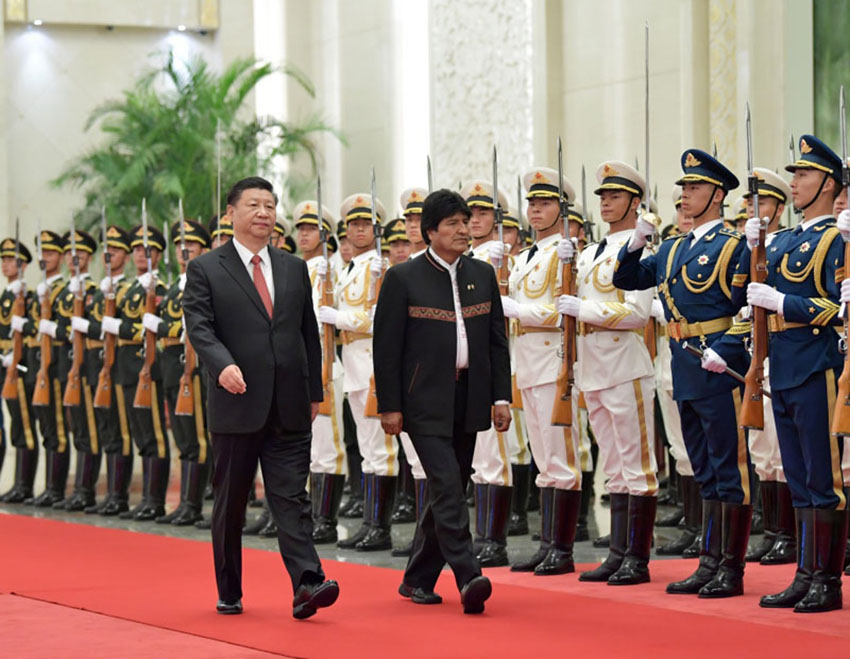 6月19日，國家主席習近平在北京人民大會堂同玻利維亞總統莫拉萊斯舉行會談。這是會談前，習近平在人民大會堂北大廳為莫拉萊斯舉行歡迎儀式。新華社記者殷博古攝