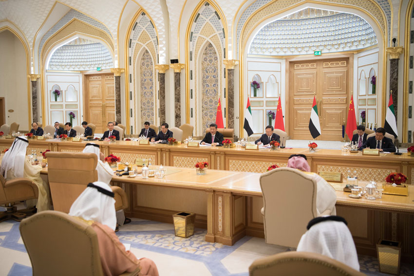 7月20日，國家主席習近平在阿布扎比同阿聯酋副總統兼總理穆罕默德、阿布扎比王儲穆罕默德舉行會談。 新華社記者李學仁攝