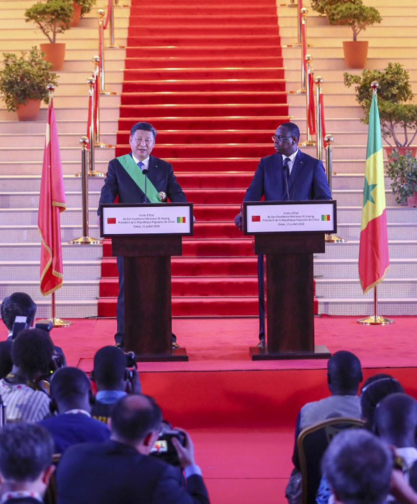7月21日，國家主席習近平在達喀爾同塞內加爾總統薩勒舉行會談。這是兩國元首共同會見記者。 新華社記者 謝環馳 攝