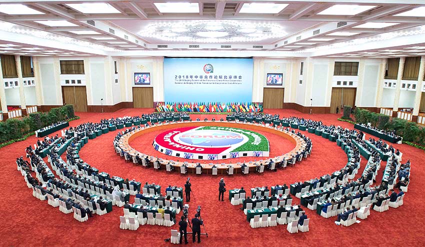 9月4日，中非合作論壇北京峰會圓桌會議在北京人民大會堂舉行。國家主席習近平和論壇共同主席國南非總統拉馬福薩分別主持第一階段和第二階段會議。 新華社記者 李濤 攝