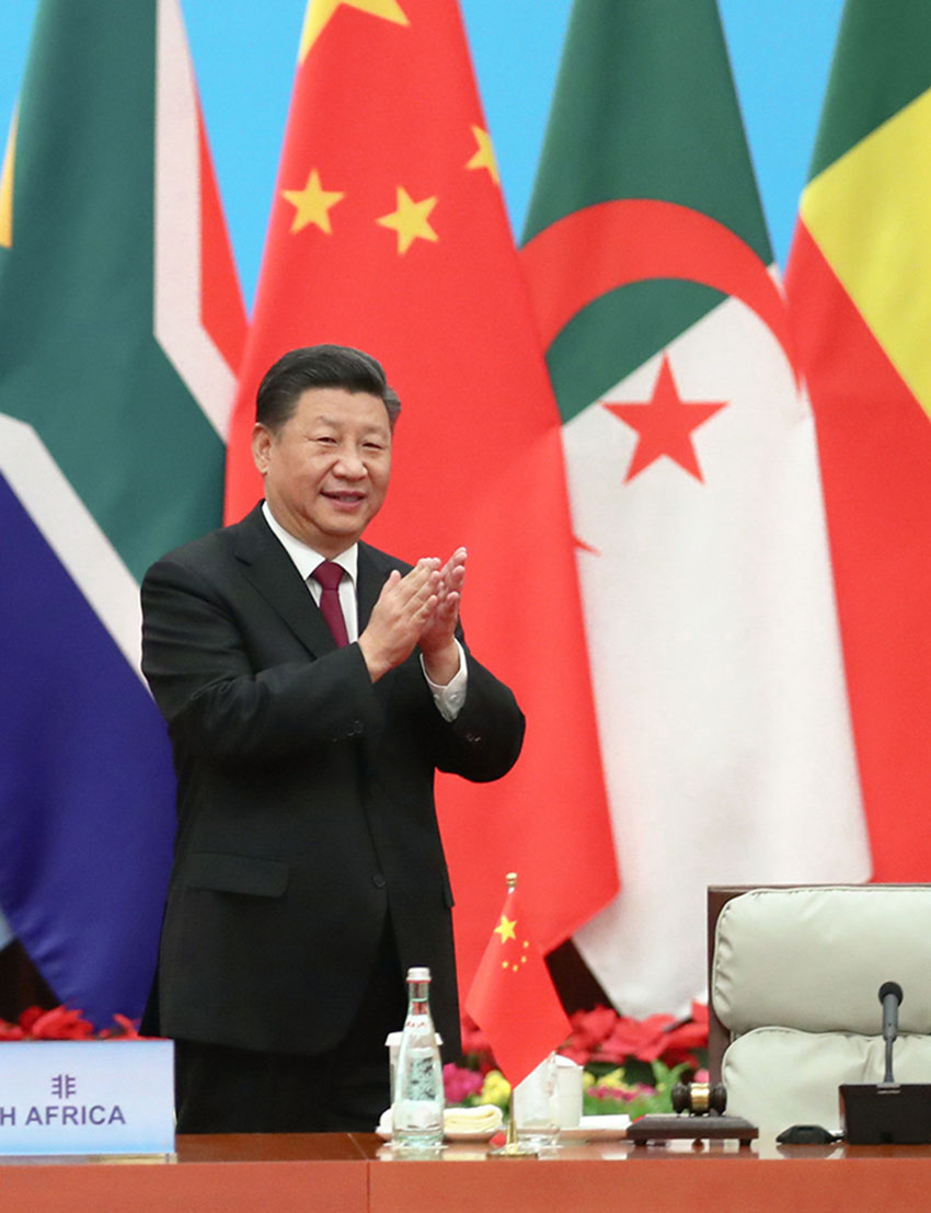 9月4日，中非合作論壇北京峰會圓桌會議在北京人民大會堂舉行。國家主席習近平主持第一階段會議。這是習近平步入會場。 新華社記者 謝環馳 攝