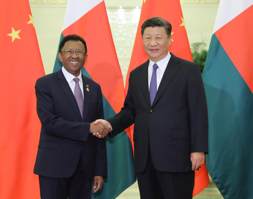 9月5日，国家主席习近平在北京人民大会堂会见马达加斯加总统埃里。新华社记者 丁林 摄