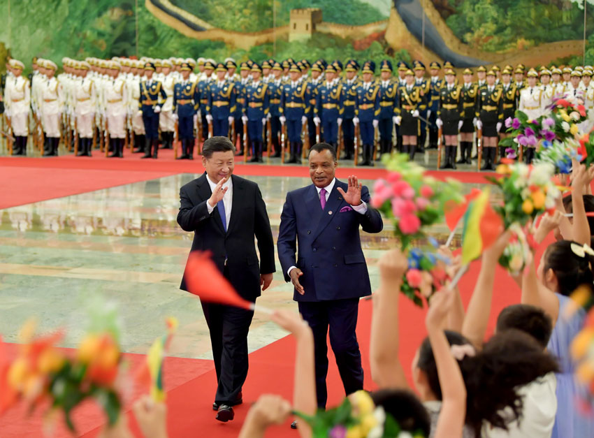 9月5日，国家主席习近平在北京人民大会堂同刚果共和国总统萨苏举行会谈。这是会谈前，习近平在人民大会堂北大厅为萨苏举行欢迎仪式。新华社记者 李涛 摄