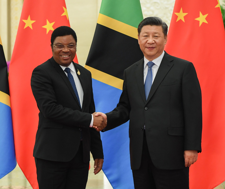 9月6日，国家主席习近平在北京人民大会堂会见坦桑尼亚总理马贾利瓦。新华社记者 饶爱民 摄