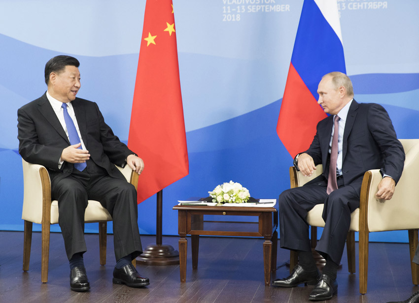 9月11日，国家主席习近平在符拉迪沃斯托克同俄罗斯总统普京举行会谈。新华社记者 黄敬文 摄