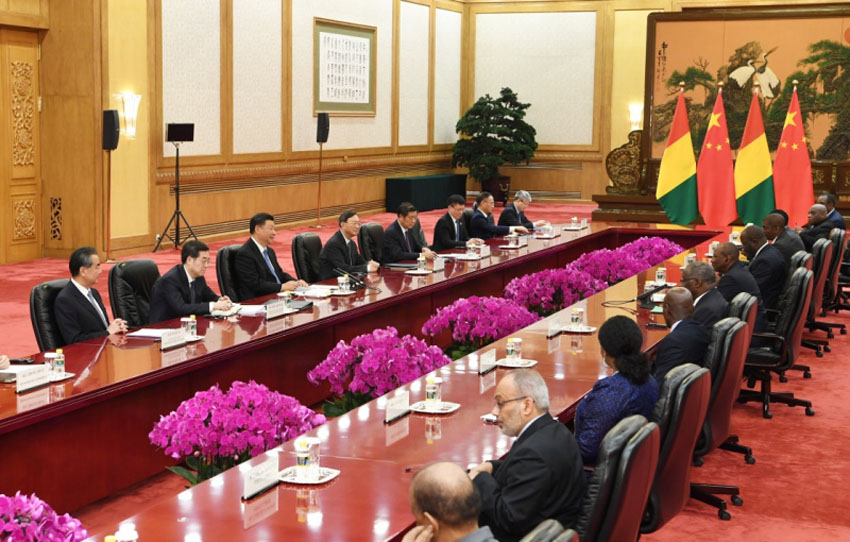 9月1日，国家主席习近平在北京人民大会堂会见几内亚总统孔戴。新华社记者 张领 摄