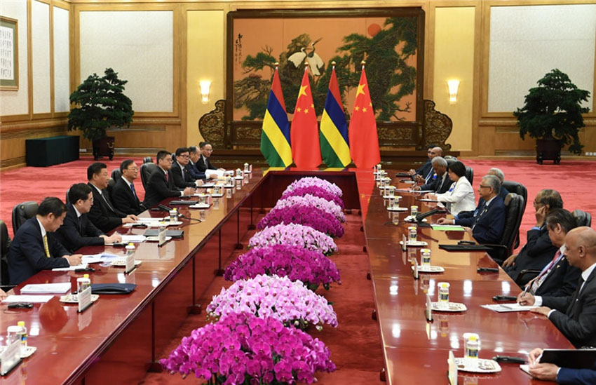 9月2日，国家主席习近平在北京人民大会堂会见毛里求斯总理贾格纳特。新华社记者 高洁 摄