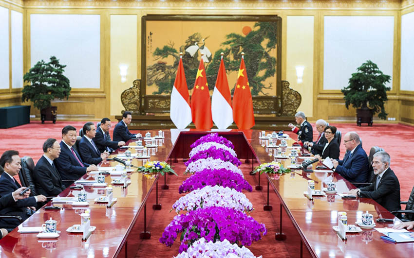 9月7日，国家主席习近平在北京人民大会堂同摩纳哥元首阿尔贝二世亲王举行会谈。新华社记者 刘彬 摄