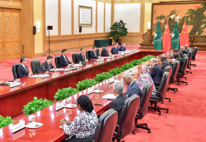 9月5日，国家主席习近平在北京人民大会堂会见非洲联盟委员会主席法基。新华社记者 李涛 摄