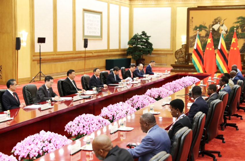 9月5日，国家主席习近平在北京人民大会堂会见津巴布韦总统姆南加古瓦。新华社记者 黄敬文 摄
