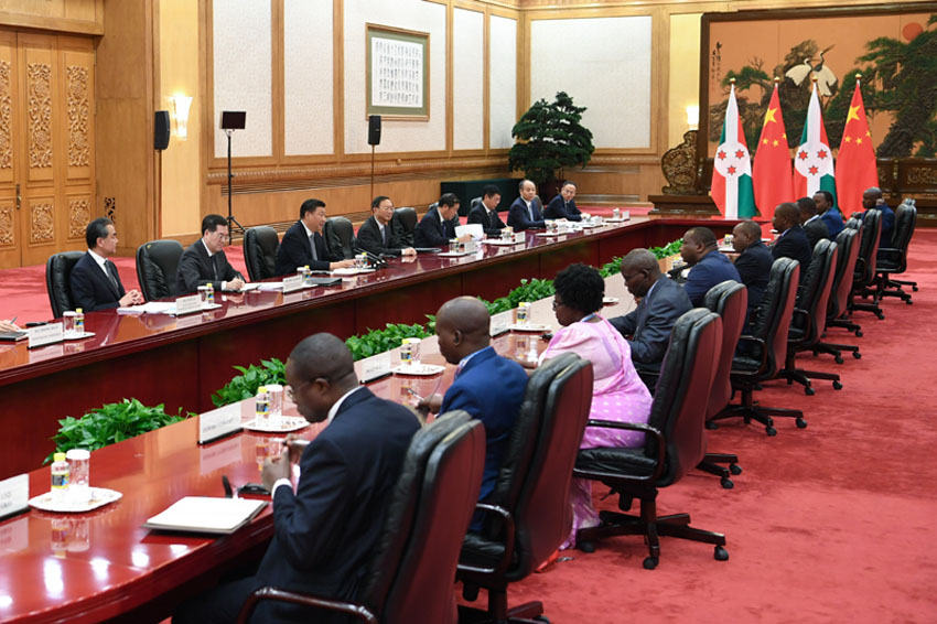 9月6日，国家主席习近平在北京人民大会堂会见布隆迪第二副总统布托雷。新华社记者 高洁 摄
