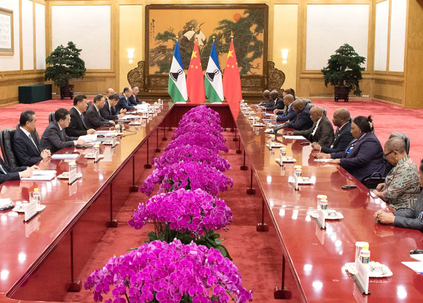 9月6日，国家主席习近平在北京人民大会堂会见莱索托首相塔巴内。新华社记者 饶爱民 摄