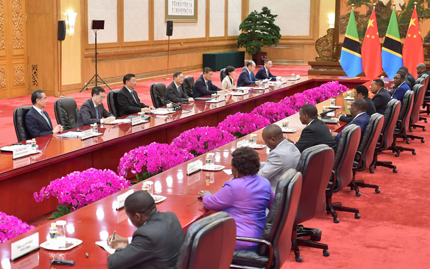 9月6日，国家主席习近平在北京人民大会堂会见坦桑尼亚总理马贾利瓦。新华社记者 李涛 摄