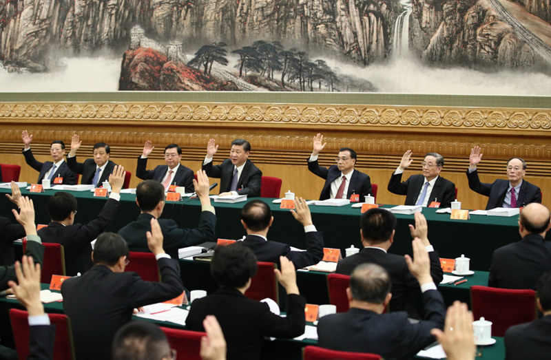 2017年10月23日，中國共產黨第十九次全國代表大會主席團在北京人民大會堂舉行第四次會議。習近平、李克強、張德江、俞正聲、劉雲山、王岐山、張高麗等出席會議。新華社記者 蘭紅光 攝