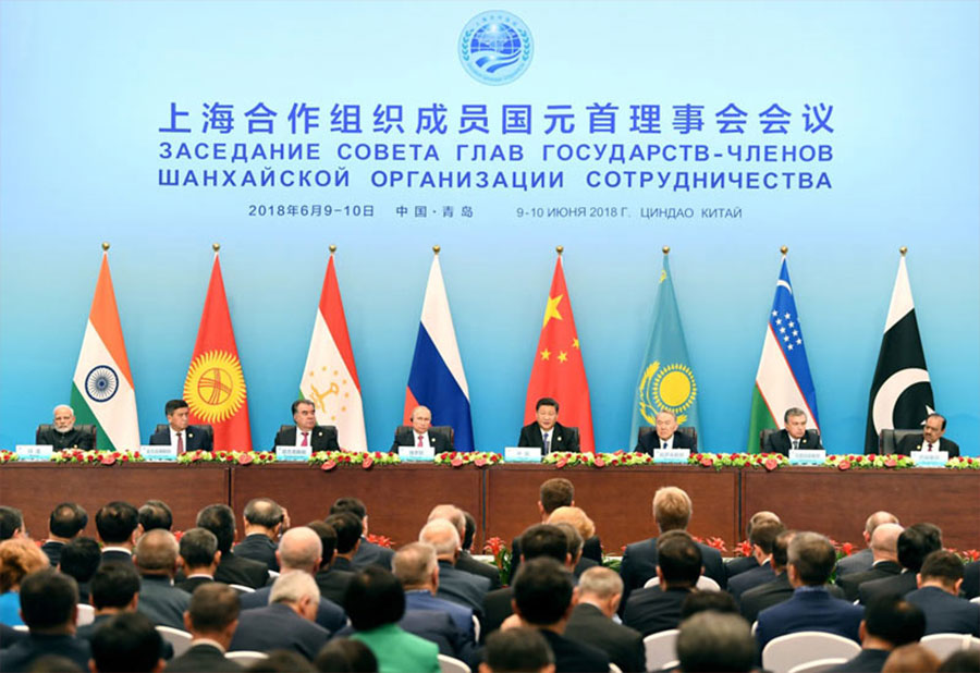 2018年6月10日，上海合作組織成員國領導人共同會見記者。國家主席習近平作為主席國元首發表講話。印度總理莫迪、哈薩克斯坦總統納扎爾巴耶夫、吉爾吉斯斯坦總統熱恩別科夫、巴基斯坦總統侯賽因、俄羅斯總統普京、塔吉克斯坦總統拉赫蒙、烏茲別克斯坦總統米爾濟約耶夫出席。新華社記者 燕雁 攝