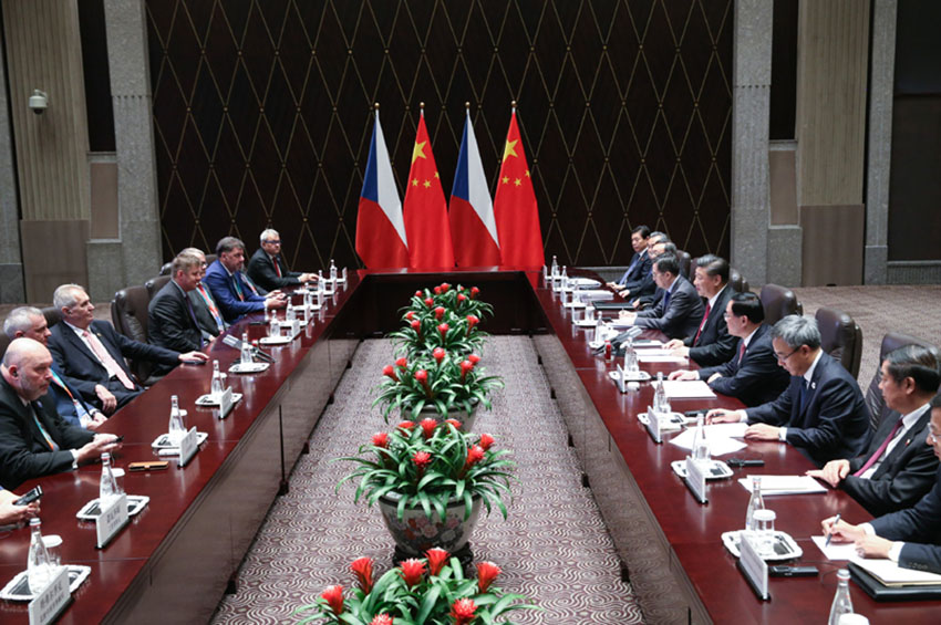 11月5日，國家主席習近平在上海會見捷克總統澤曼。 新華社記者 姚大偉 攝