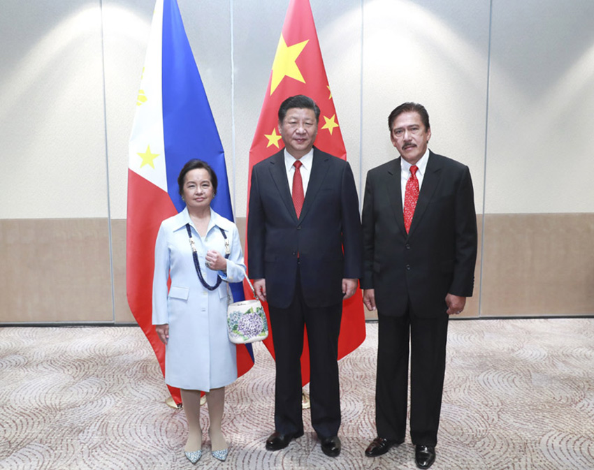 11月21日，國家主席習近平在馬尼拉會見菲律賓眾議長阿羅約和參議長索托。　新華社記者 龐興雷 攝