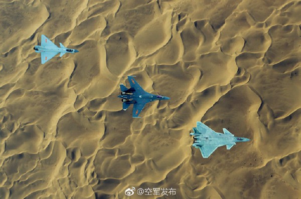 殲-10C、殲-16、殲-20同框（圖片來源：中國空軍官方微博）