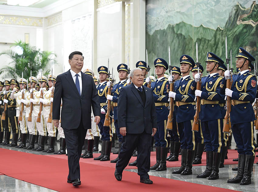 11月1日，國家主席習近平在北京人民大會堂同薩爾瓦多總統桑切斯舉行會談。這是會談前，習近平在人民大會堂北大廳為桑切斯舉行歡迎儀式。新華社記者 申宏 攝