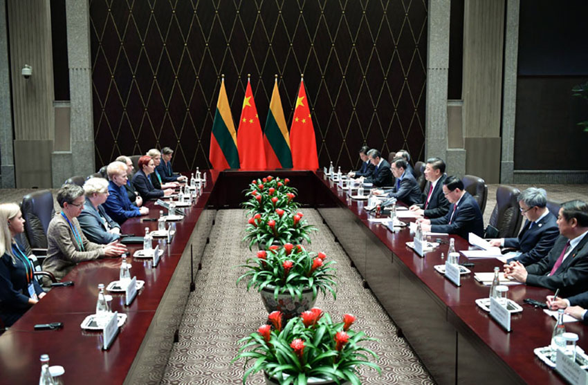 11月5日，國家主席習近平在上海會見立陶宛總統格裡包斯凱特。 新華社記者 殷博古 攝