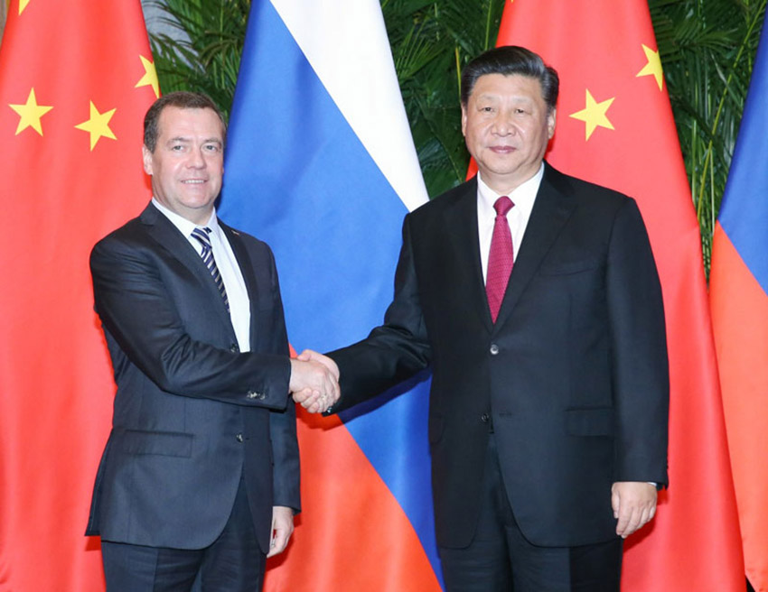 11月5日，國家主席習近平在上海會見俄羅斯總理梅德韋杰夫。 新華社記者姚大偉攝