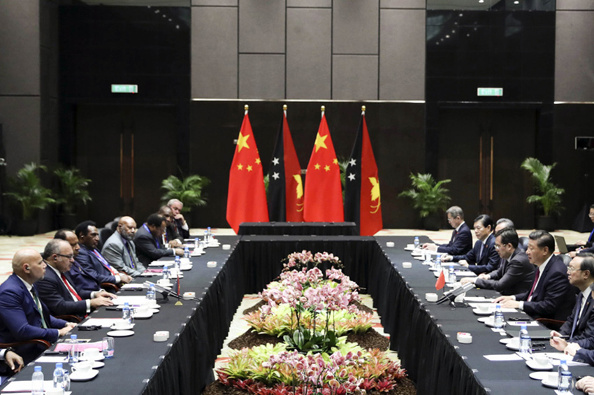11月16日，國家主席習近平在莫爾茲比港同巴布亞新幾內亞總理奧尼爾會談。 新華社記者 丁林 攝