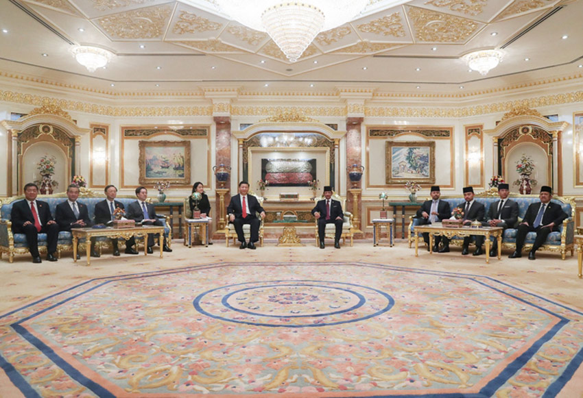 11月19日，國家主席習近平在斯裡巴加灣同文萊蘇丹哈桑納爾舉行會談。 新華社記者 鞠鵬 攝