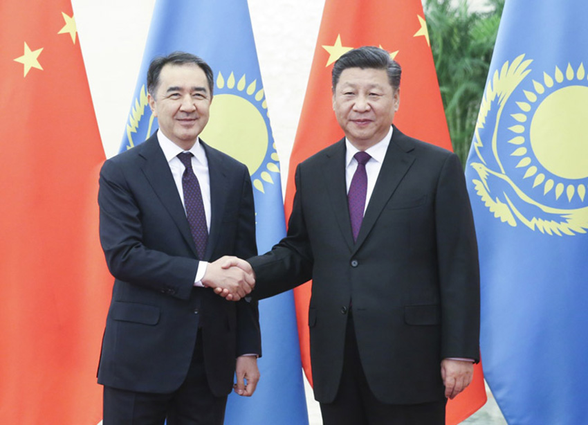 11月22日，國家主席習近平在北京人民大會堂會見哈薩克斯坦總理薩金塔耶夫。 新華社記者 姚大偉 攝