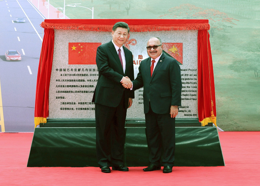 11月16日，國家主席習近平在莫爾茲比港和巴布亞新幾內亞總理奧尼爾共同出席中國援建的獨立大道移交啟用儀式。新華社記者 鞠鵬 攝