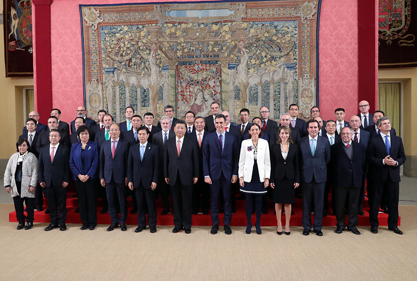 當地時間11月28日，國家主席習近平在馬德裡同西班牙首相桑切斯共同會見中西企業顧問委員會雙方代表。 新華社記者 劉衛兵 攝