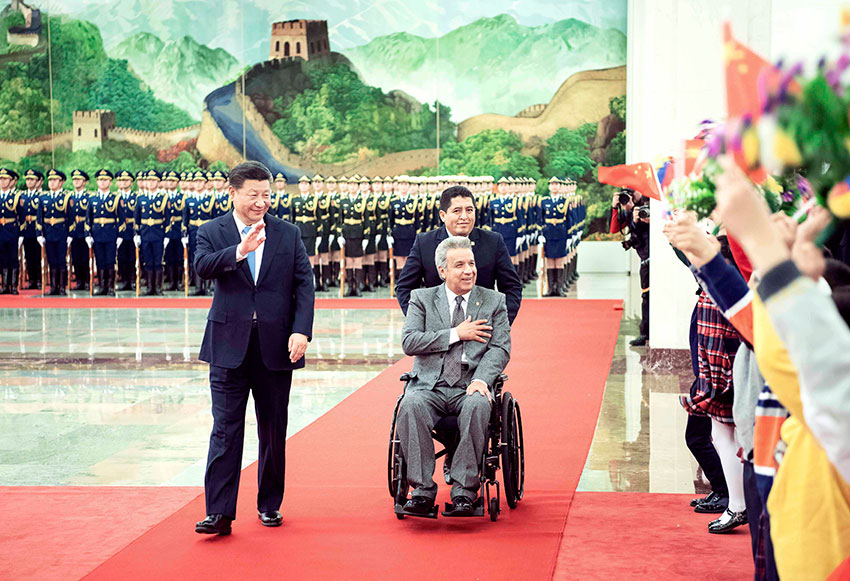 12月12日，國家主席習近平在北京人民大會堂同厄瓜多爾總統莫雷諾舉行會談。這是會談前，習近平在人民大會堂北大廳為莫雷諾舉行歡迎儀式。 新華社記者 李濤 攝