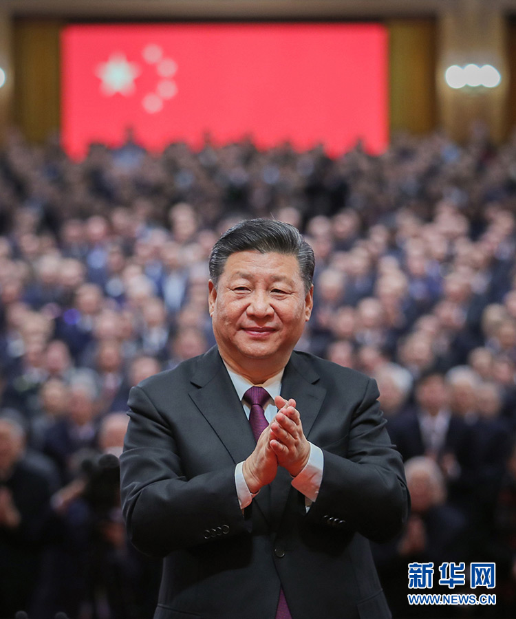 12月18日，慶祝改革開放40周年大會在北京人民大會堂隆重舉行。中共中央總書記、國家主席、中央軍委主席習近平在大會上發表重要講話。這是習近平鼓掌向受表彰人員表示祝賀。 新華社記者 謝環馳 攝